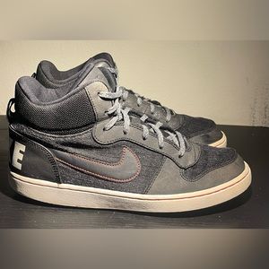 Nike Court Borough Mid SE Youth  Trainers Sports Shoes Size 7Y  918340 001